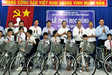 Tập đoàn Đất Xanh trao tặng xe đạp, học bổng cho học sinh nghèo tại Tây Ninh