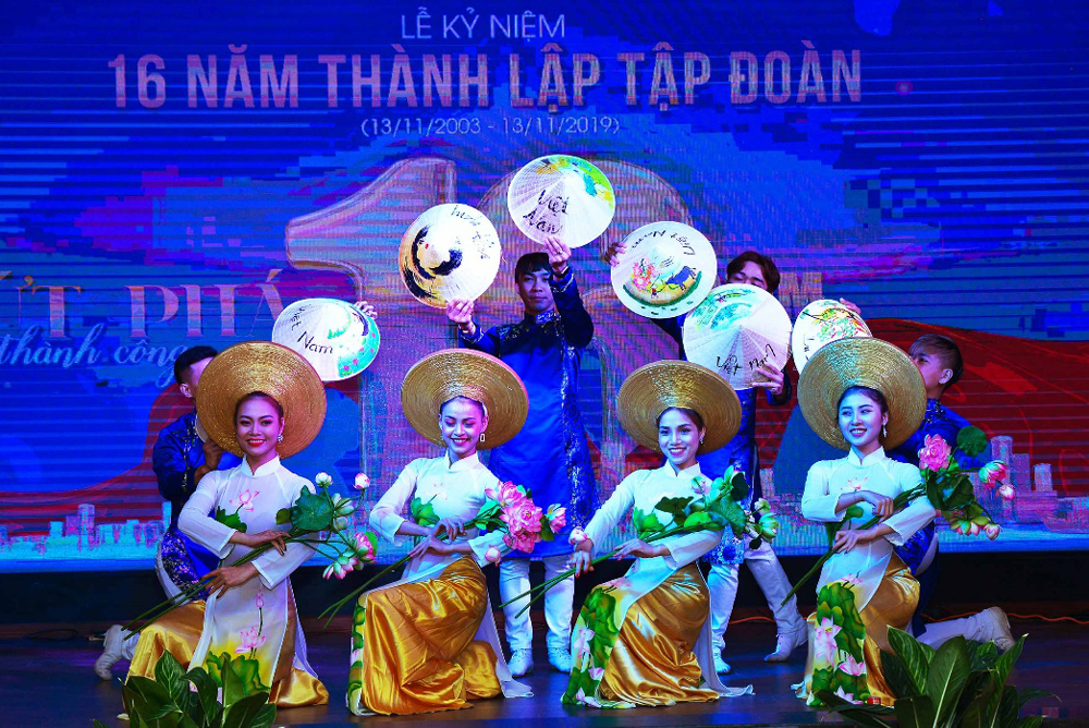 những tiết mục văn nghệ đặc sắc đậm chất văn hóa Việt tại Lễ Kỷ niệm