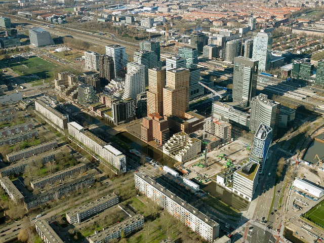 Việc phát triển thành phố sân bay sẽ hình thành nên các đô thị sôi động tập trung tại vùng phụ cận xung quanh sân bay, thu hút cư dân đến sinh sống và làm việc. Ảnh: Khu trung tâm thương mại tài chính Zuidas (Amsterdam, Hà Lan).