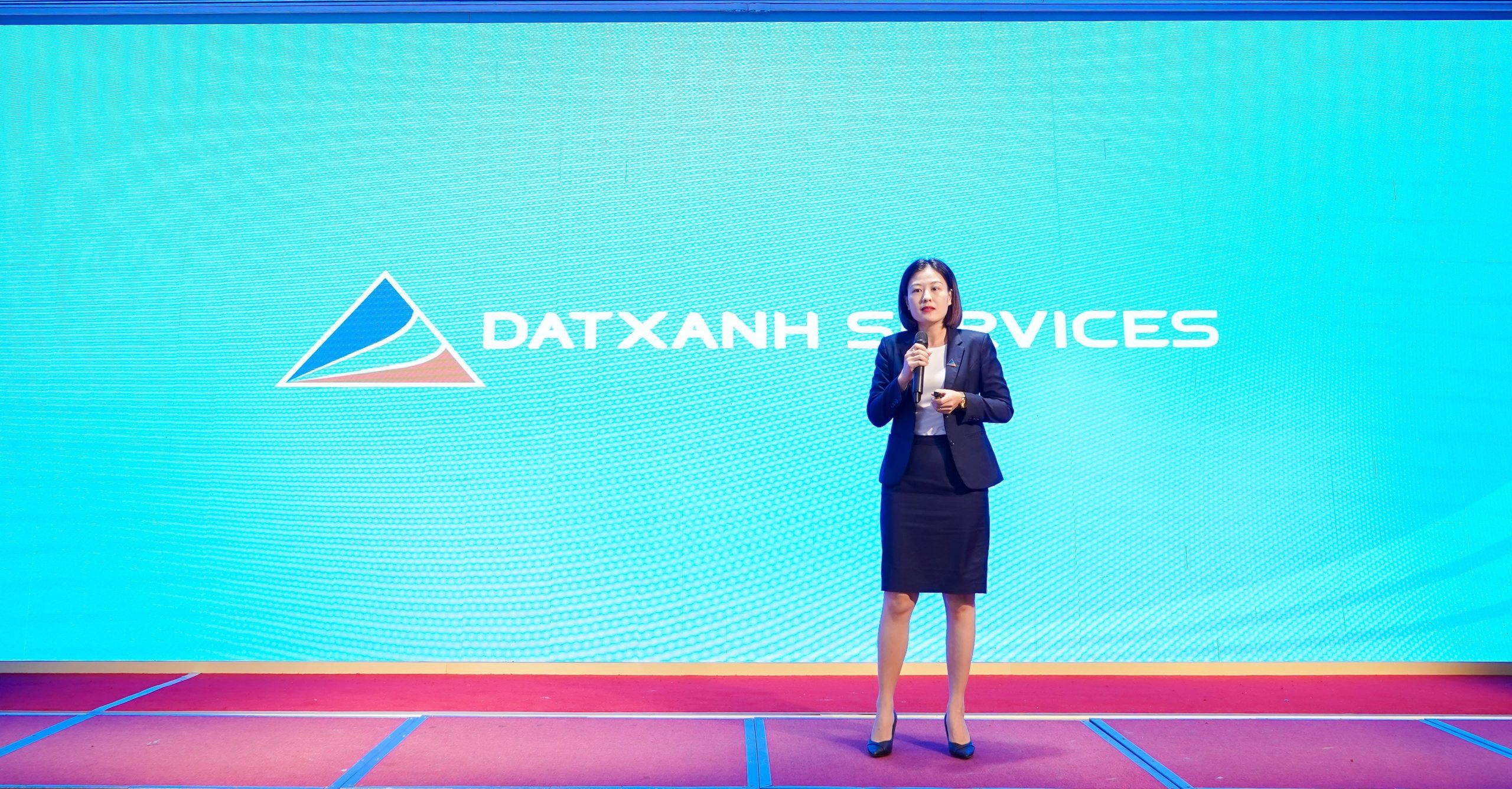 Bà Trịnh Thị Kim Liên – Giám Đốc Kinh doanh trình bày Kết quả Hoạt động Kinh doanh 6 tháng đầu năm và Kế hoạch Hành động 6 tháng cuối năm 2023.