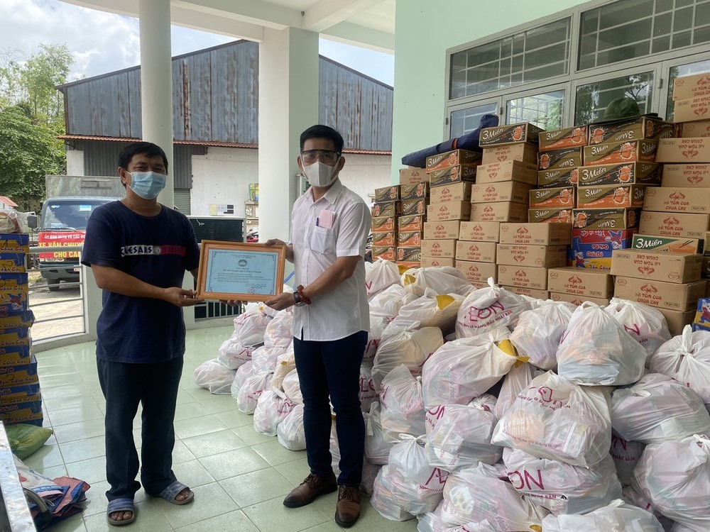 ĐẤT XANH ỦNG HỘ GẦN 200 PHẦN NHU YẾU PHẨM-1