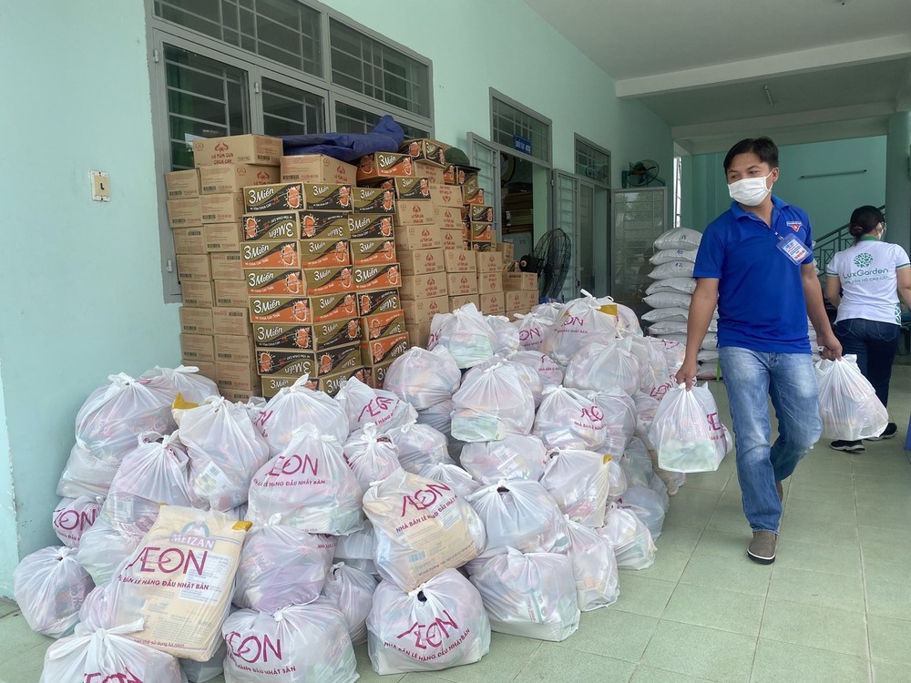 ĐẤT XANH ỦNG HỘ GẦN 200 PHẦN NHU YẾU PHẨM-4