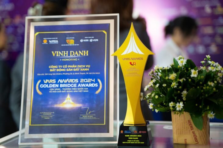DAT XANH SERVICES VÀ CÁC CÔNG TY THÀNH VIÊN ĐƯỢC VINH DANH TẠI VARS AWARDS 2024