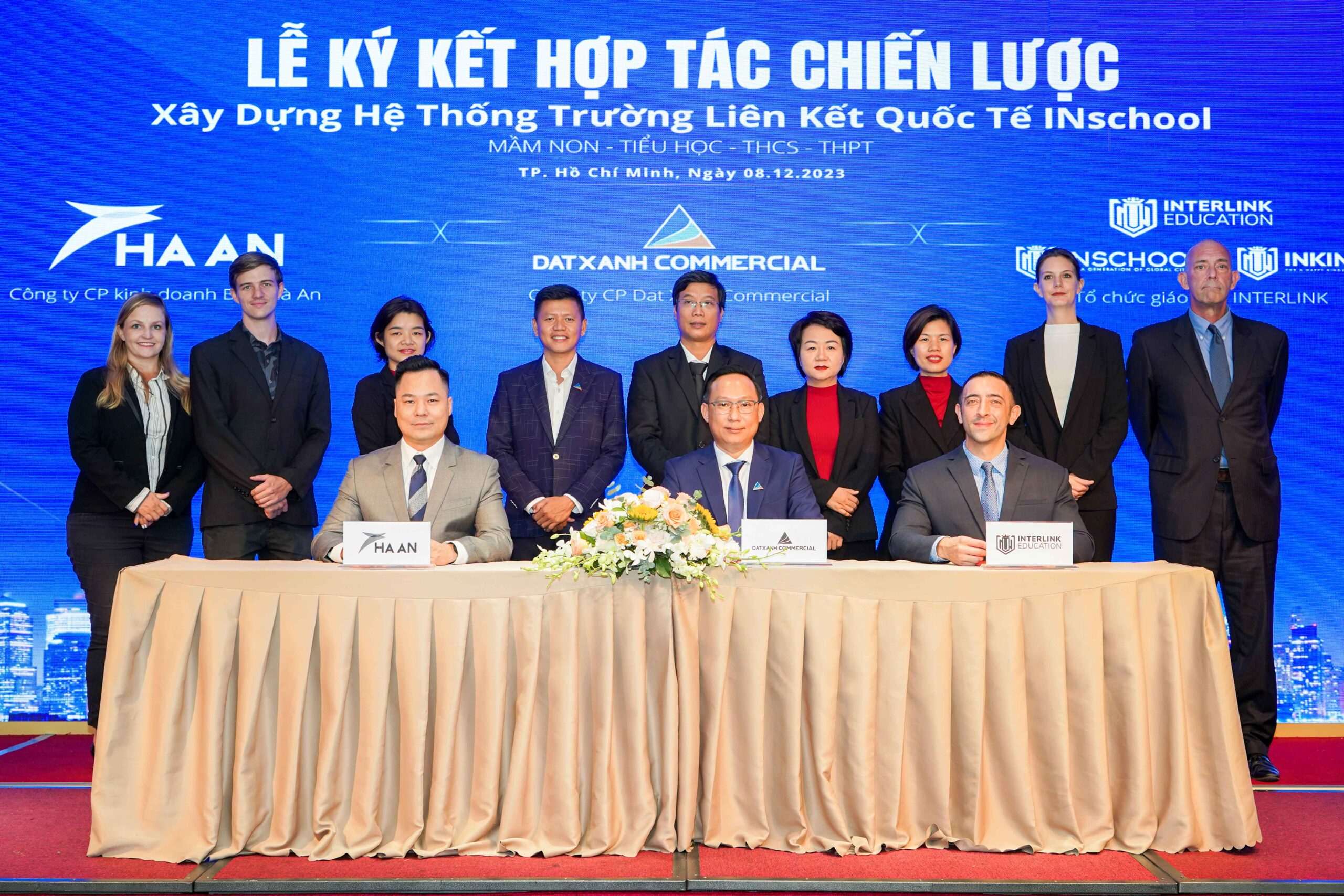 Đại diện Chủ đầu tư Hà An – Công ty CP Dat Xanh Commercial – Trường học Inschool cùng các Lãnh đạo đại diện ba bên chứng kiến Lễ ký kết hợp tác chiến lược.