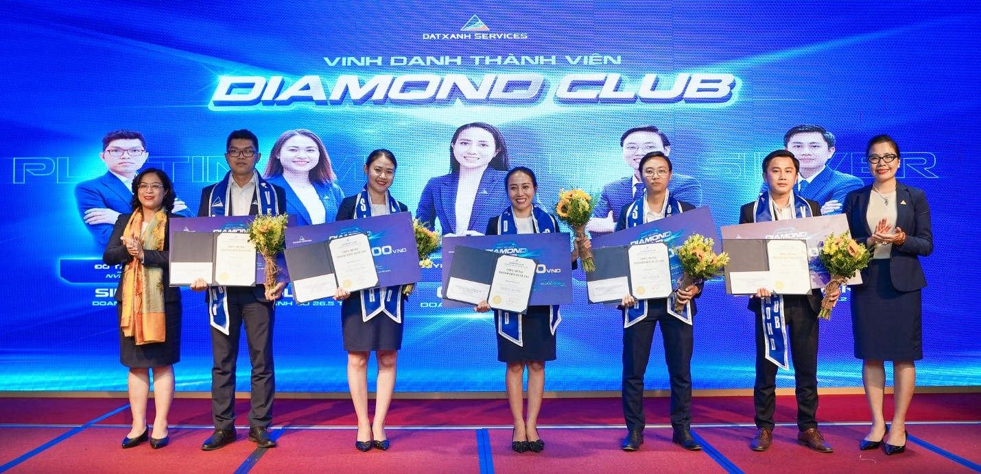 Sự kiện vinh danh thành viên Diamond Club – “Đường đua triệu đô, siêu sales tỷ phú” với những phần thưởng hiện kim lên đến hàng trăm triệu đồng.