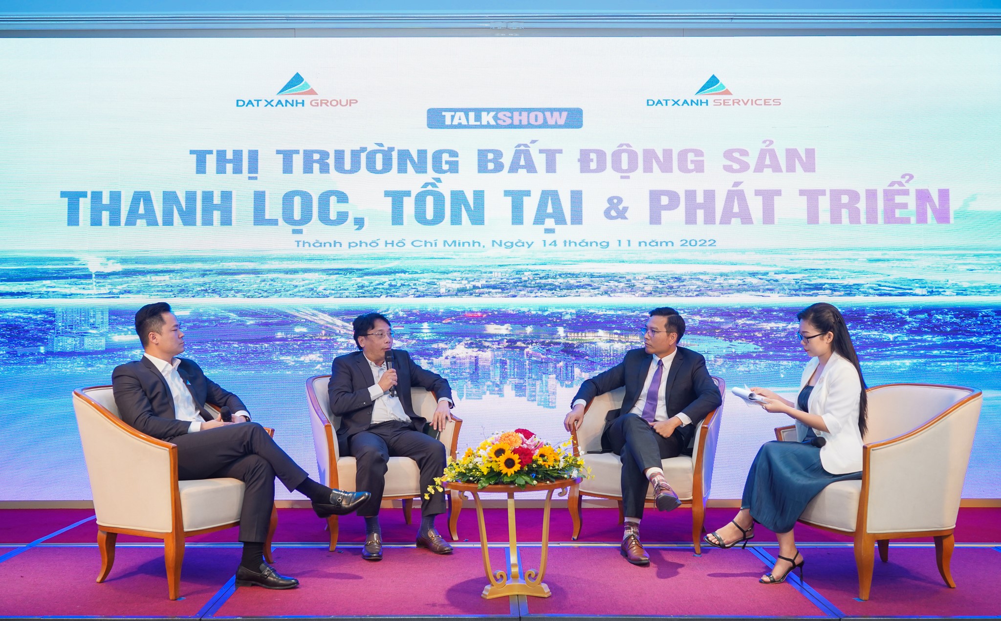 Các chuyên gia trao đổi tại sự kiện “Thị trường BĐS – Thanh lọc, Tồn tại & Phát triển’’