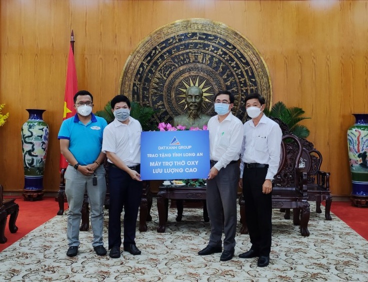 TẬP ĐOÀN ĐẤT XANH TRIỂN KHAI TRAO TẶNG GẦN 300 MÁY TRỢ THỞ OXY-03