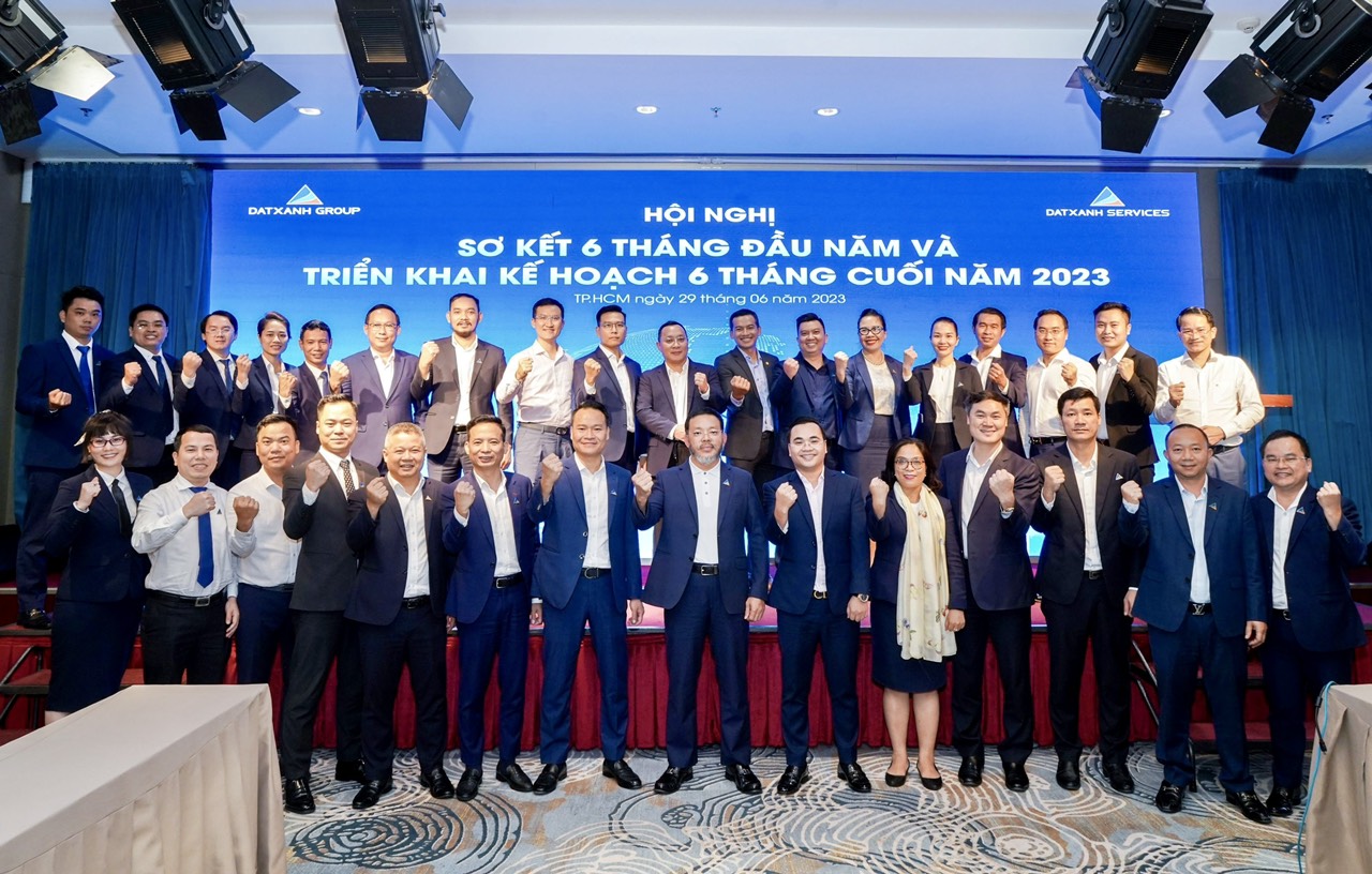 Đất Xanh sở hữu tài sản rất quý là đội ngũ đông đảo lãnh đạo dày dạn kinh nghiệm, bản lĩnh, giỏi nghề đang dẫn dắt các CTTV trên toàn quốc giữ vững thị trường, thị phần.