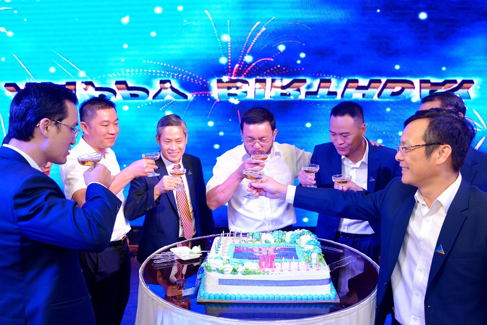 Ban Tổng Giám đốc Tập đoàn Đất Xanh