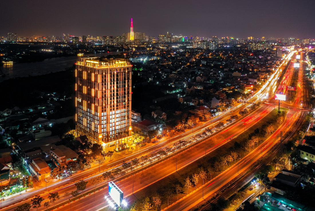 Diện mạo Datxanhhomes St. Moritz đầy rực rỡ và sống động nhờ khai thác hiệu quả thiết kế chiếu sáng kiến trúc mặt ngoài tòa nhà.