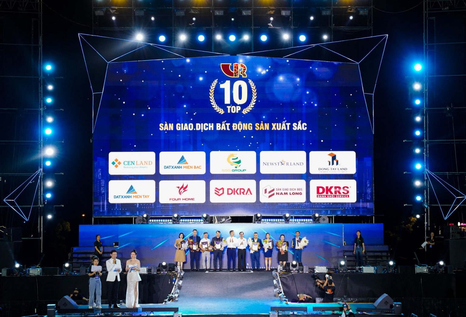 Hệ thống Dat Xanh Services vinh dự nhận chuỗi giải thưởng tại ngày hội môi giới BĐS việt nam 2022