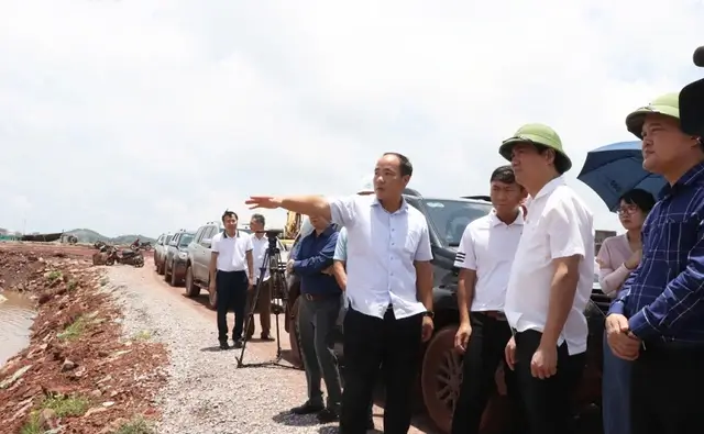 Chủ tịch UBND tỉnh Quảng Ninh – Nguyễn Tường Văn đi kiểm tra tình hình, tiến độ triển khai bến Cảng tổng hợp Vạn Ninh (Giai đoạn I) và tiến độ đường kết nối từ đường Cao tốc Vân Đồn-Móng Cái đến Cảng Vạn Ninh, TP Móng Cái