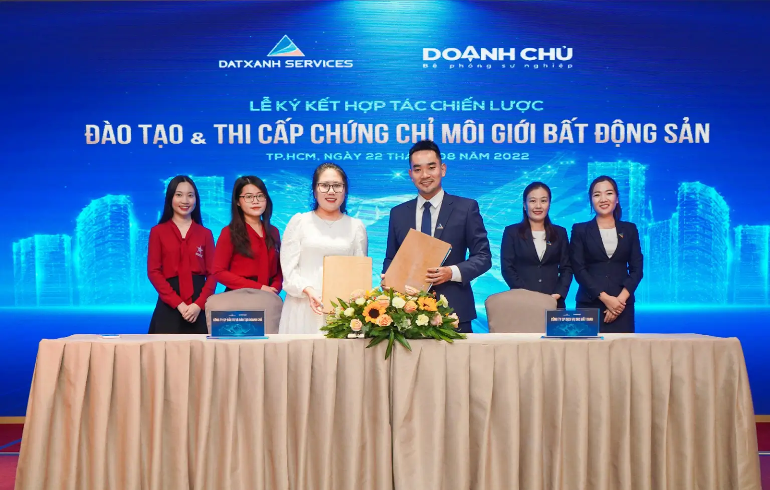 Lễ ký kết hợp tác chiến lược giữa Dat Xanh Services và Viện đào tạo Doanh chủ