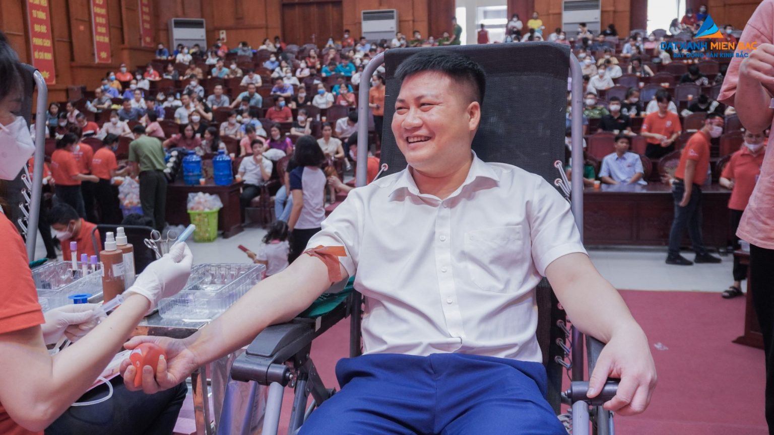 Hình ảnh đội ngũ cán bộ nhân viên công ty BĐS Kinh Bắc tích cực tham gia hoạt động