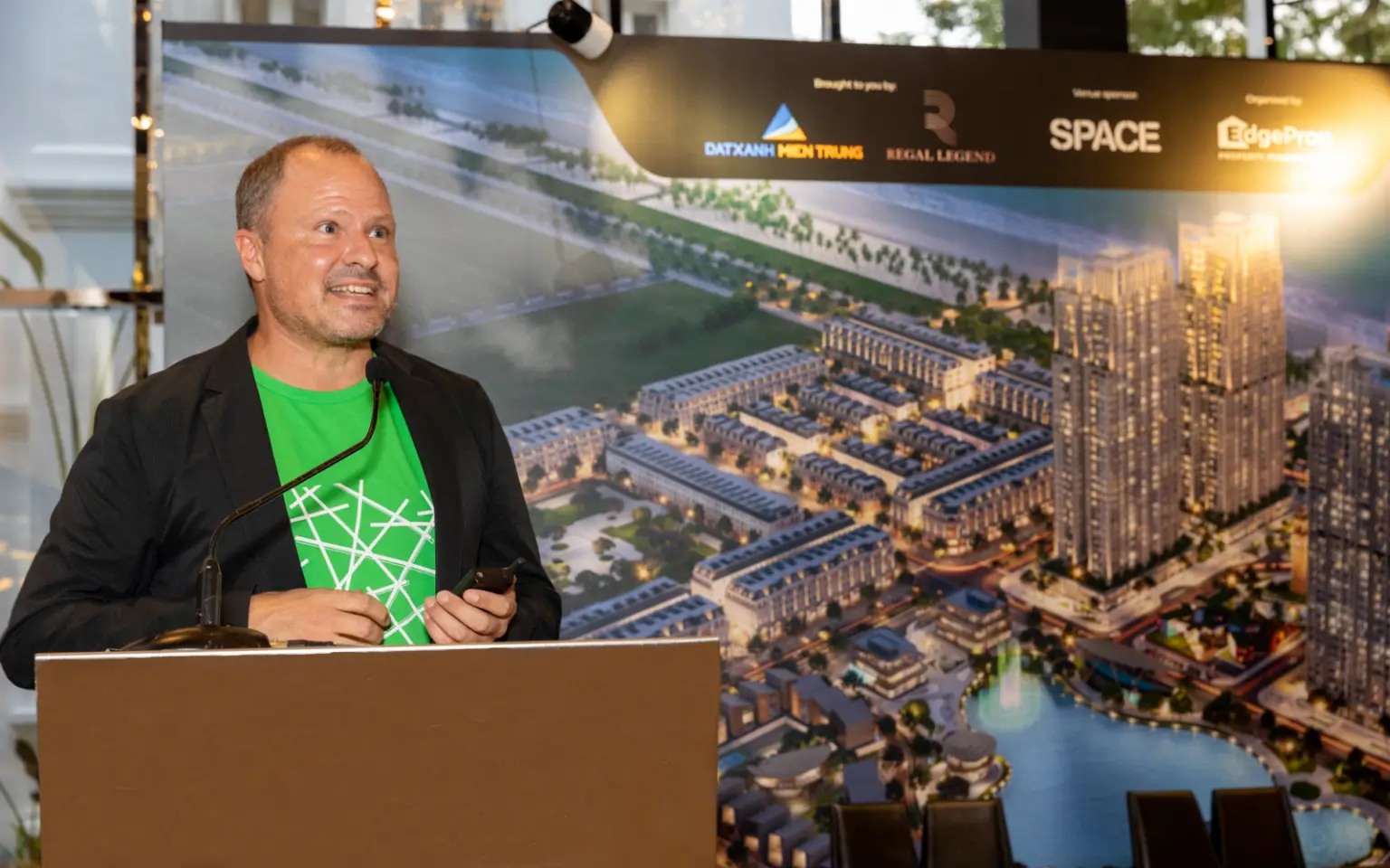 Ông Chris Bosse – Kiến trúc sư, co-founder Lava chia sẻ về cảm hứng sáng tạo và nghệ thuật kiến trúc kiến tạo nên dinh thự độc bản tại Regal Legend.