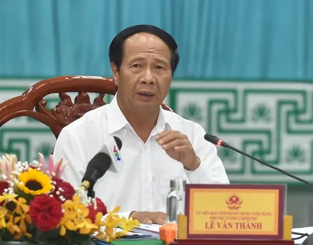 Phó Thủ tướng yêu cầu các bộ, ngành, địa phương phải rất nỗ lực, chủ động, rút kinh nghiệm, khắc phục những vướng mắc trong xây dựng cao tốc hiện nay – Ảnh: Báo chính phủ