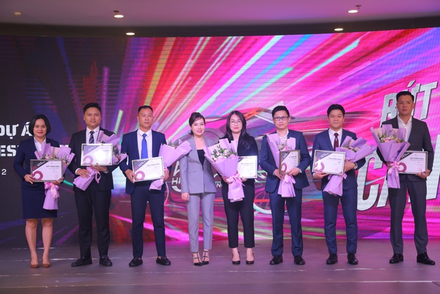 Đơn vị phát triển dự án trao giấy chứng nhận Đại lý phân phối chính thức cho các đại lý