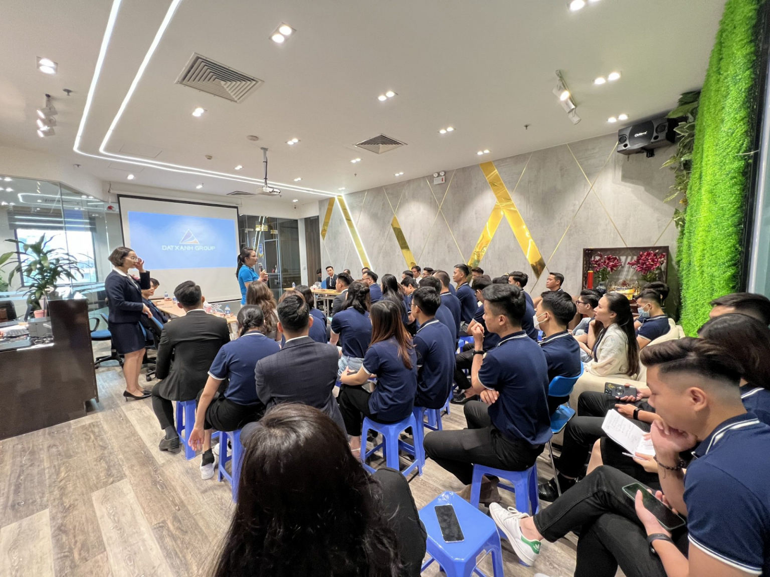 Các các bộ nhân viên trực thuộc S-Homes Group tại sự kiện “Truyền thông Văn Hóa Doanh Nghiệp – Tôi là Đại sứ Đất Xanh”