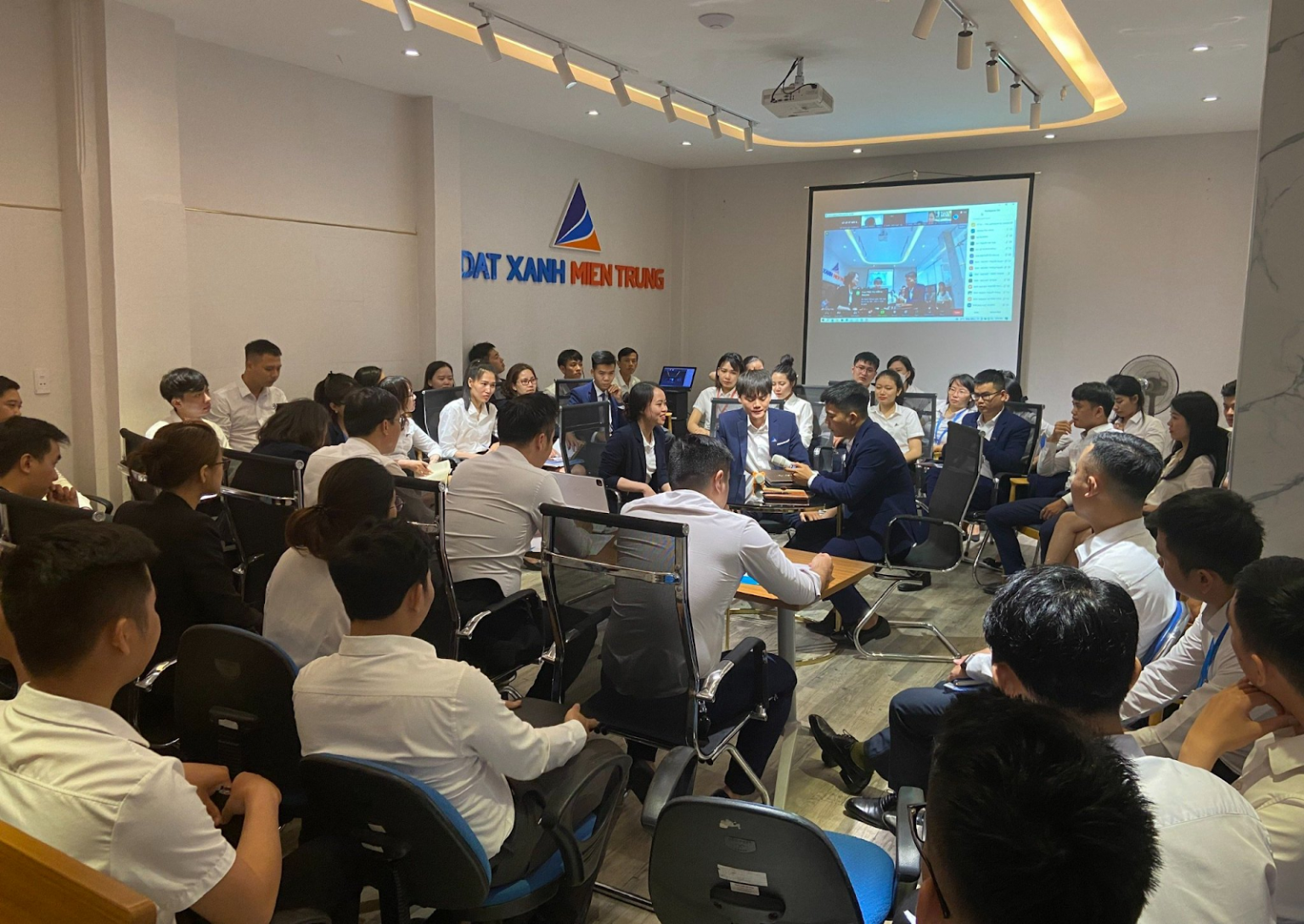 Hoạt động đào tạo nổi bật tại hệ thống Dat Xanh Services