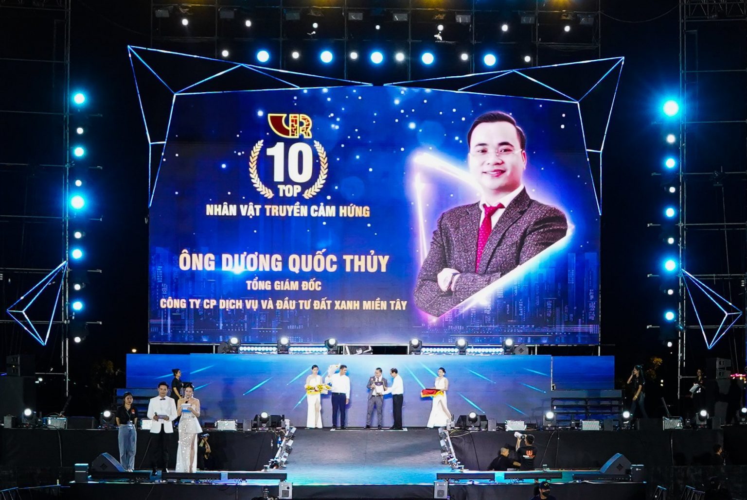 Top 10 Nhân vật truyền cảm hứng Bất động sản Việt Nam 2022: TGĐ Dương Quốc Thủy – Đất Xanh Miền Tây – thành viên Dat Xanh Services.