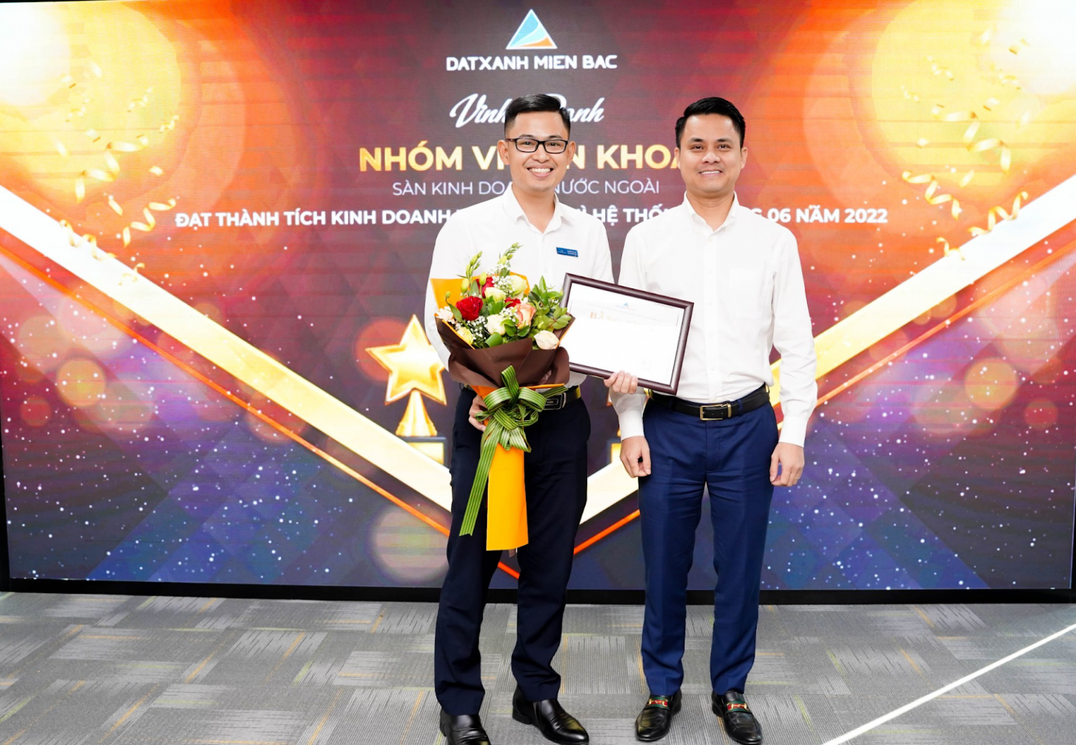 Nhóm Vi Văn Khoa Sàn Kinh Doanh Nước Ngoài – Đạt thành tích kinh doanh xuất sắc hệ thống