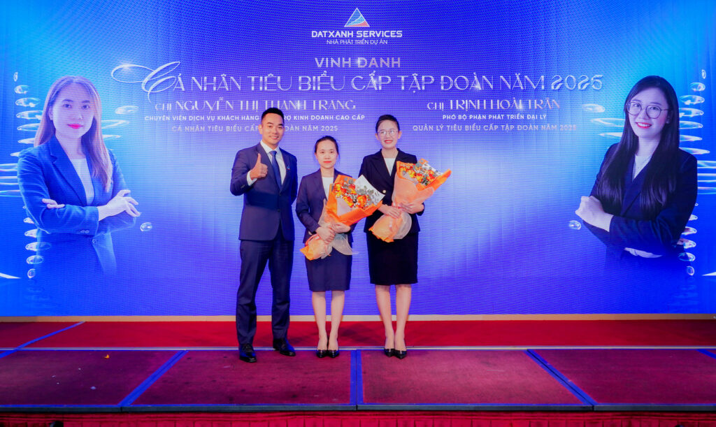 Chị Trịnh Hoài Trân – Phó bộ phận Phát triển Đại lý và chị Nguyễn Thị Thanh Trang – Chuyên viên Dịch vụ Khách hàng – Hỗ trợ Kinh doanh Cao cấp đạt danh hiệu Cá nhân Tiêu biểu cấp Tập đoàn năm 2025