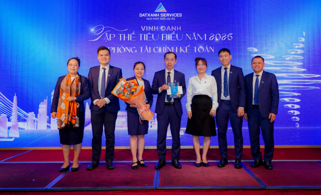 Phòng Tài chính – Kế toán vinh dự nhận danh hiệu Tập thể Xuất sắc năm 2025