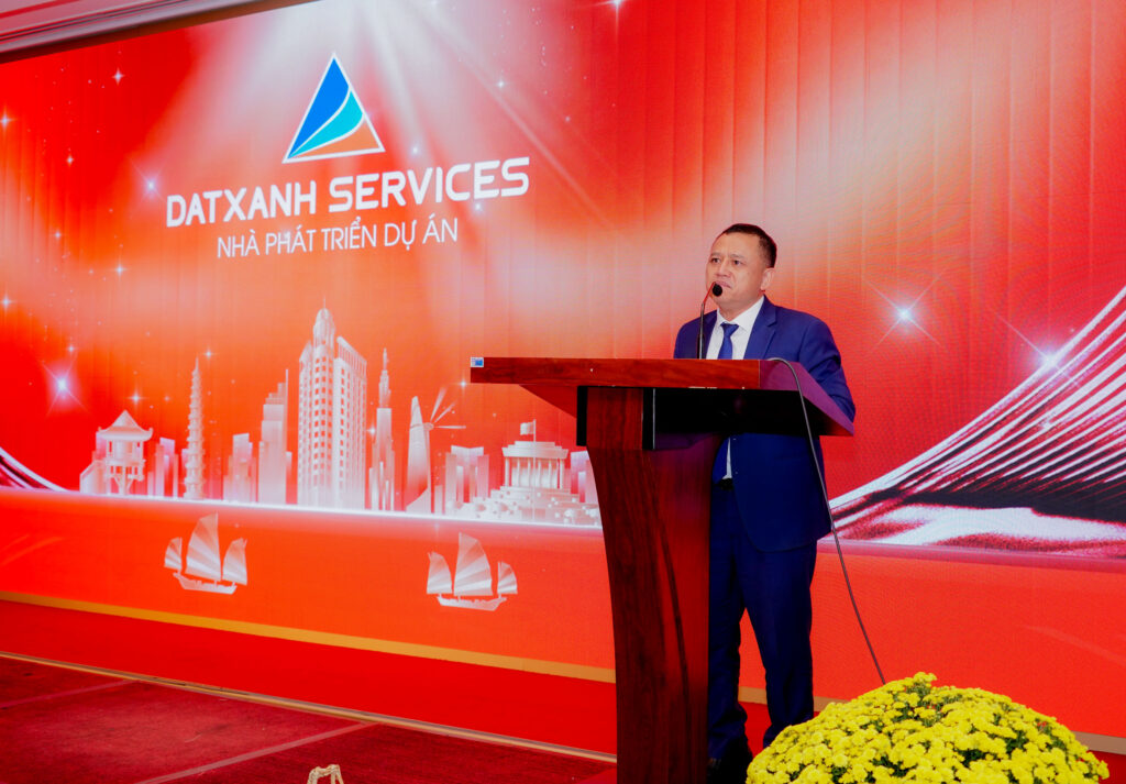 Tổng Giám đốc Dat Xanh Services - ông Trần Quốc Thịnh và toàn thể CBNV DXS ôn lại hành trình năm 2025 và chia sẻ thông điệp năm 2026 