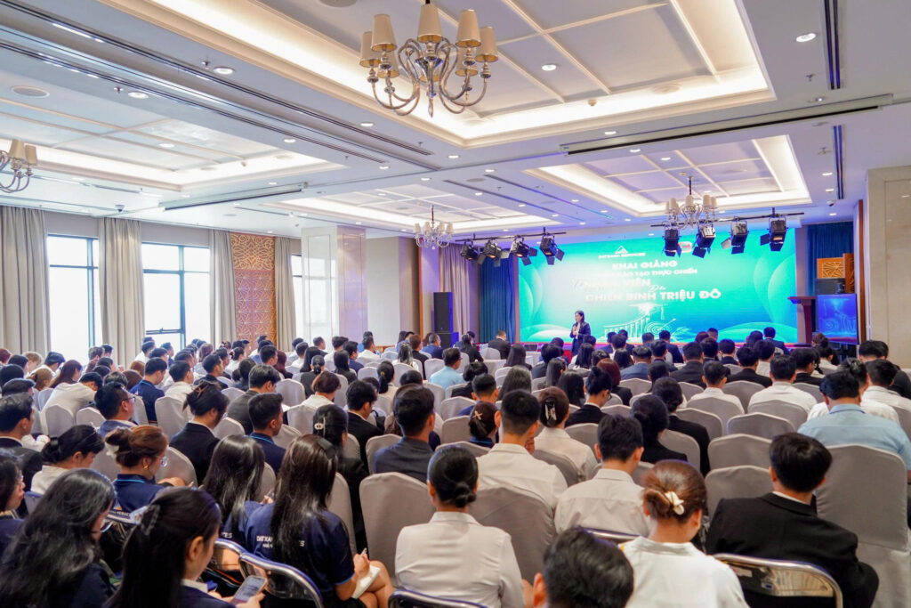 Toàn cảnh Khóa đào tạo thực chiến “Từ Nhân viên đến Chiến binh Triệu đô 2026” do DXS tổ chức