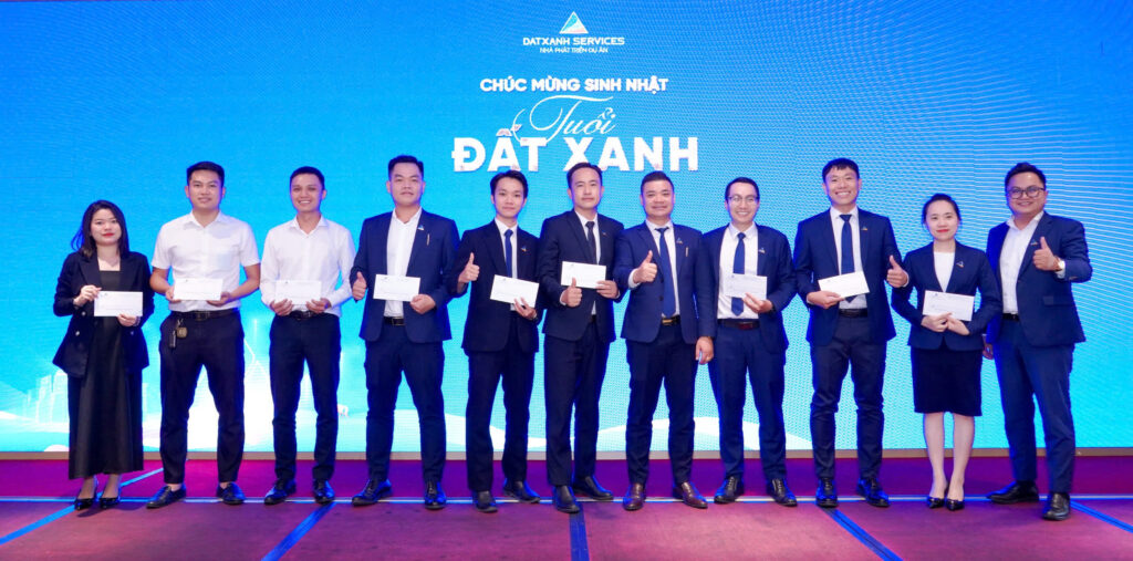 Chúc mừng CBNV Dat Xanh Services đạt cột mốc Tuổi Đất Xanh trong tháng 3