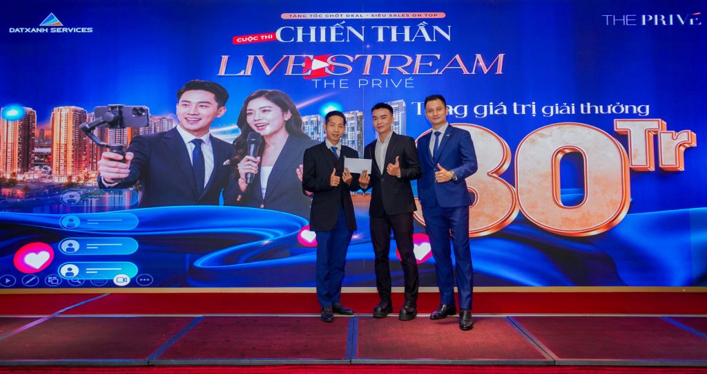 Anh Huỳnh Hoàng Trọng - Sàn 1 và Anh Nguyễn Thành Nhân - Sàn 8 nhận giải thưởng “Chiến Thần Tương Tác” trong "Chiến thần Livestream The Privé"