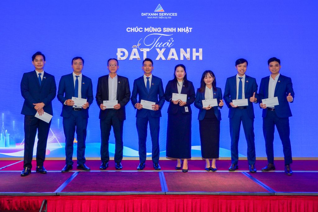 Chúc mừng CBNV đạt cột mốc “Tuổi Đất Xanh”