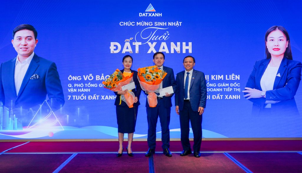 Chúc mừng “Tuổi đất xanh” Bà Trịnh Thị Kim Liên – Q.Phó Tổng Giám đốc Kinh doanh Tiếp thị và Ông Võ Bảo Toàn – Q.Phó Tổng Giám đốc Vận Hành