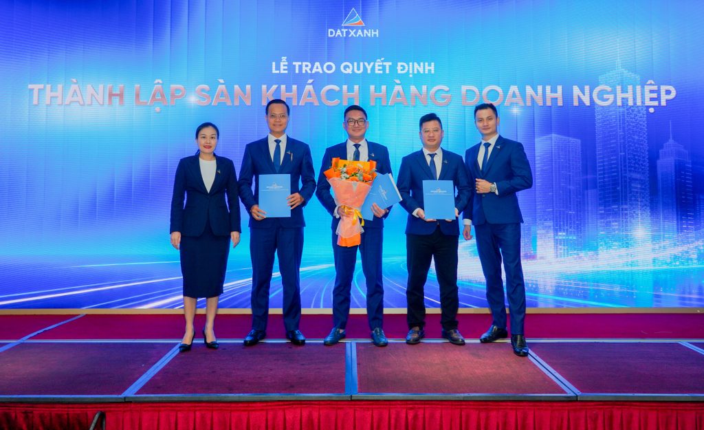 Ông Đặng Thành An nhận quyết định thành lập Sàn Khách Hàng Doanh Nghiệp